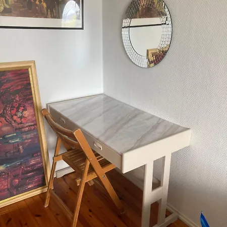 Views Large * كريستينساند