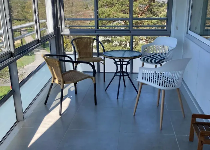 Views Large דירה