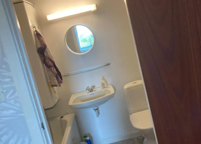 Views Large דירה