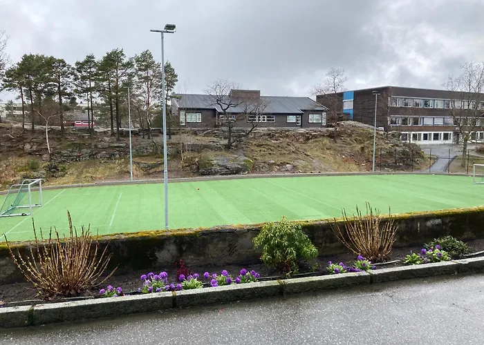 Views Large קריסטיאנסאנד